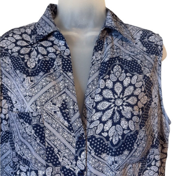 New York & Company Navy/ White Sleeveless Button Down Top XLARGE #Y - Picture 2 of 8